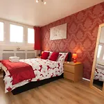 Victoria Centre Apartments In The Victoria Centre Shopping Centre - Nottingham City Centre - 24 Hour Access - Most Central Location, Kitchen - Sunday Check-Out 1Pm - Opposite Hilton By Restaurants & Shops - Outdoor Parking Cars Or Vans Five Pounds A