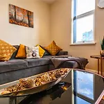 De Luxe Short Stay-Sports Ground View