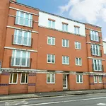 The Zone - Vibrant City Centre Apartment