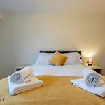 Onpoint Apartments - 2 Bedroom Apartment In Superb Location!