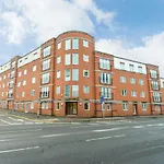 The Zone - Vibrant City Centre Apartment