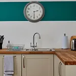 Comfy 2 Bedroom Home In Nottingham