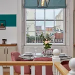 Comfy 2 Bedroom Home In Nottingham