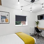 ◑Flat 6- Modern Studio Flat Close To City Centre◑