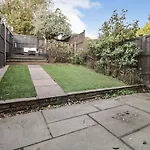 Comfortable 2 Bedroom House With Free Parking