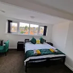 Balco Sherwood Apartment - 2 Bedrooms, 5 Beds - Sky Tv And Internet