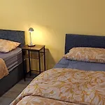Broxtowe House -3 Bed House Parking Nottingham