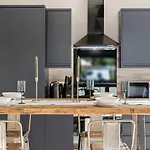 Brand New 1-Bed Flat With Free Parking