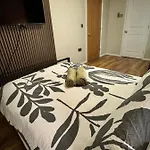 Modern Self Contained Studio With Free Parking