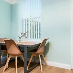 4 Bed House, Ng7 - Spacious&Stylish - Free Parking