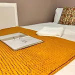 Cosy & Convenient Space Near M1, Em Airport & City