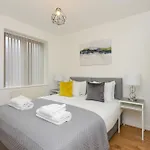 The Zone - Vibrant City Centre Apartment
