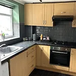 Claygate Place - Entire 2 Bed House, Off Street Parking - Perfect For Holiday Breaks Or Contractors
