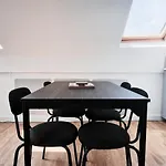 Large Room In Modern House Near Nottingham