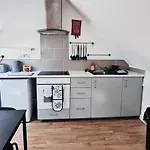 Large Room In Modern House Near Nottingham