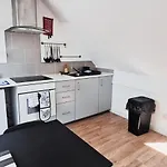 Large Room In Modern House Near Nottingham