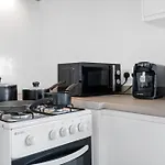 Jasig Apartments - Comfy 3 Bedroom House In Nottingham, Sleeps 6