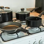 Jasig Apartments - Comfy 3 Bedroom House In Nottingham, Sleeps 6