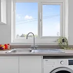 Jasig Apartments - Comfy 3 Bedroom House In Nottingham, Sleeps 6
