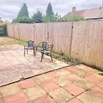 Cosy Entire 3 Bed House With Free Parking