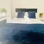 Modern 4-Bed City Escape - Close To City Centre, Motorpoint Arena, Qmc & Nottingham Station - Sleeps 8