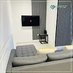 Luxury Meets Ease 4-Bed Home In Gedling - Near Colwick Country Park, Victoria Retail Park, City Centre & Nottingham Racecourse