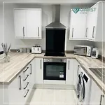 Luxury Meets Ease 4-Bed Home In Gedling - Near Colwick Country Park, Victoria Retail Park, City Centre & Nottingham Racecourse