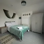 5 Bed Home At City Hub Studios