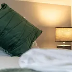 The Park, Ground Fl Apartment, Prime Location, Free Parking, Central & Cozy