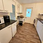 3Br-5Guests-Parking-Netflix-10Mincentralnottingham