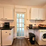 3Br-5Guests-Parking-Netflix-10Mincentralnottingham