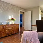 The Orchid-Central Beeston-Private Apartment-Smarttv-Free Wi-Fi-Tram-Parking