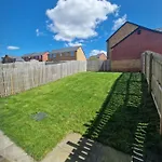 2 Bed Semi, Houses Up To 4 People, Free Parking, Wi-Fi, M1 & Ema Direct Link, Transport Links, Private Garden