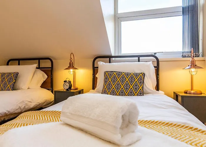 De Luxe Short Stay-Sports Ground View