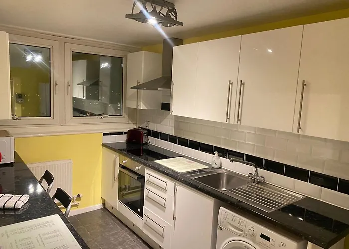 Victoria Centre Apartments In The Victoria Centre Shopping Centre - Nottingham City Centre - 24 Hour Access - Most Central Location, Kitchen - Sunday Check-Out 1Pm - Opposite Hilton By Restaurants & Shops - Outdoor Parking Cars Or Vans Five Pounds A