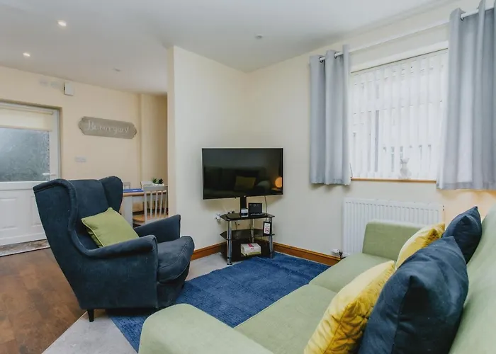 Home From Home 1 King Size Bed Apartment Near Hospital & Tennis