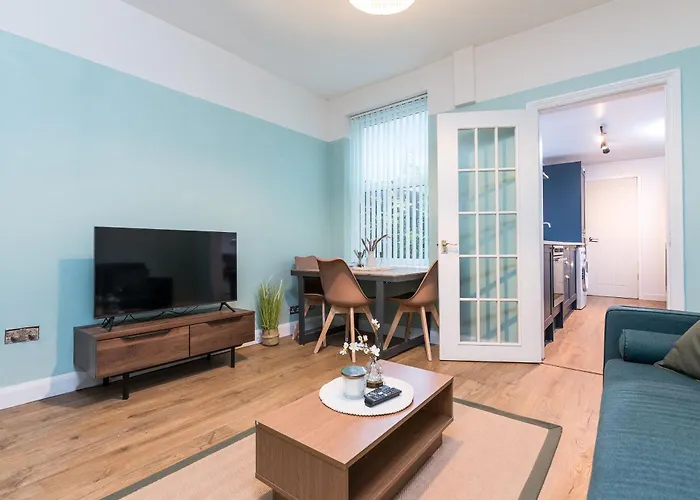 4 Bed House, Ng7 - Spacious&Stylish - Free Parking