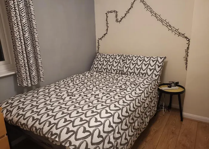 Room Wollanton Park Beeston Near East Midlands Conference Centre Train Station Tram Stop