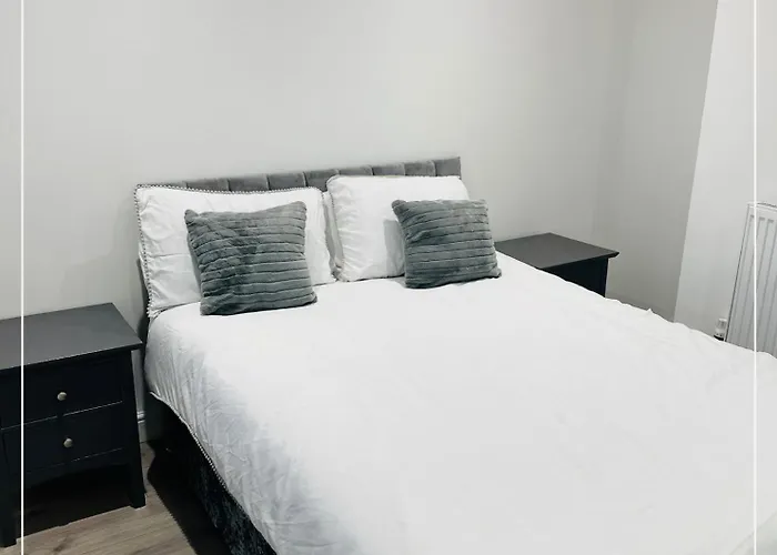 Luxury Meets Ease 4-Bed Home In Gedling - Near Colwick Country Park, Victoria Retail Park, City Centre & Nottingham Racecourse