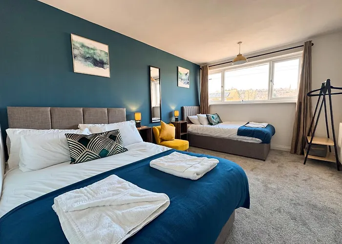 3Br Home - Private Parking - Monthly Discounts