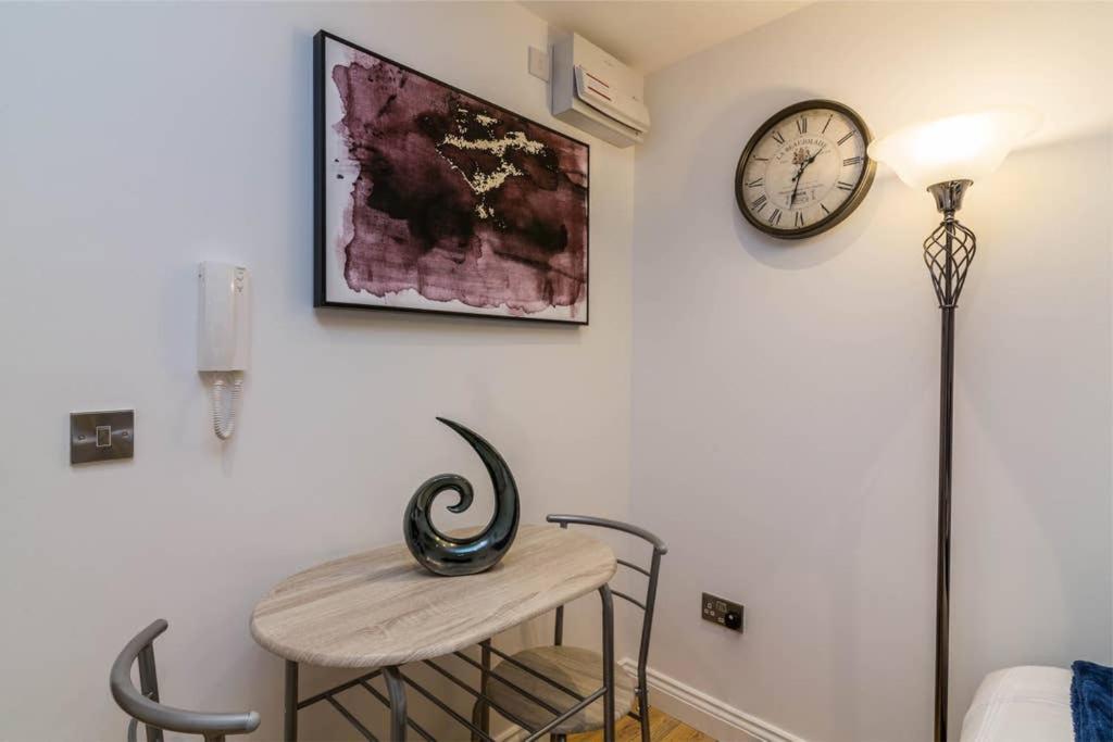 Apartment Long Row In Centre *