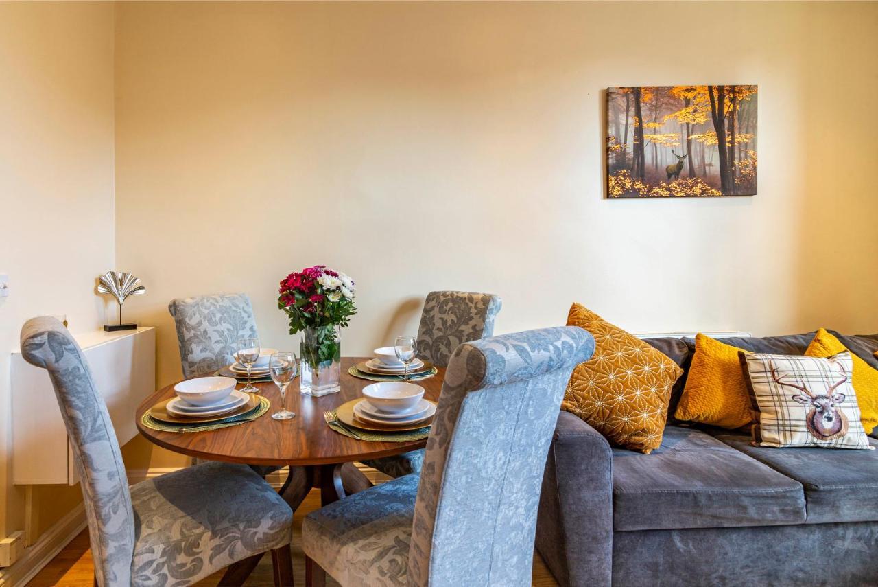 De Luxe Short Stay-sports Ground View Apartment *