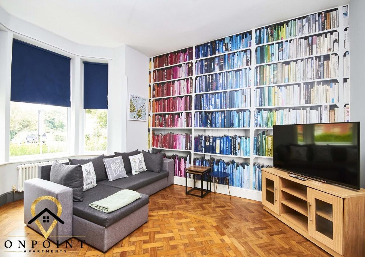 Onpoint Apartments-large House Near Centre With Bar! Holiday home Nottingham