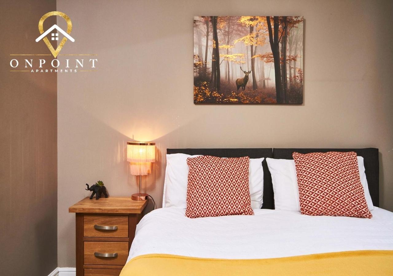 Onpoint Apartments-large House Near Centre With Bar! Holiday home Nottingham