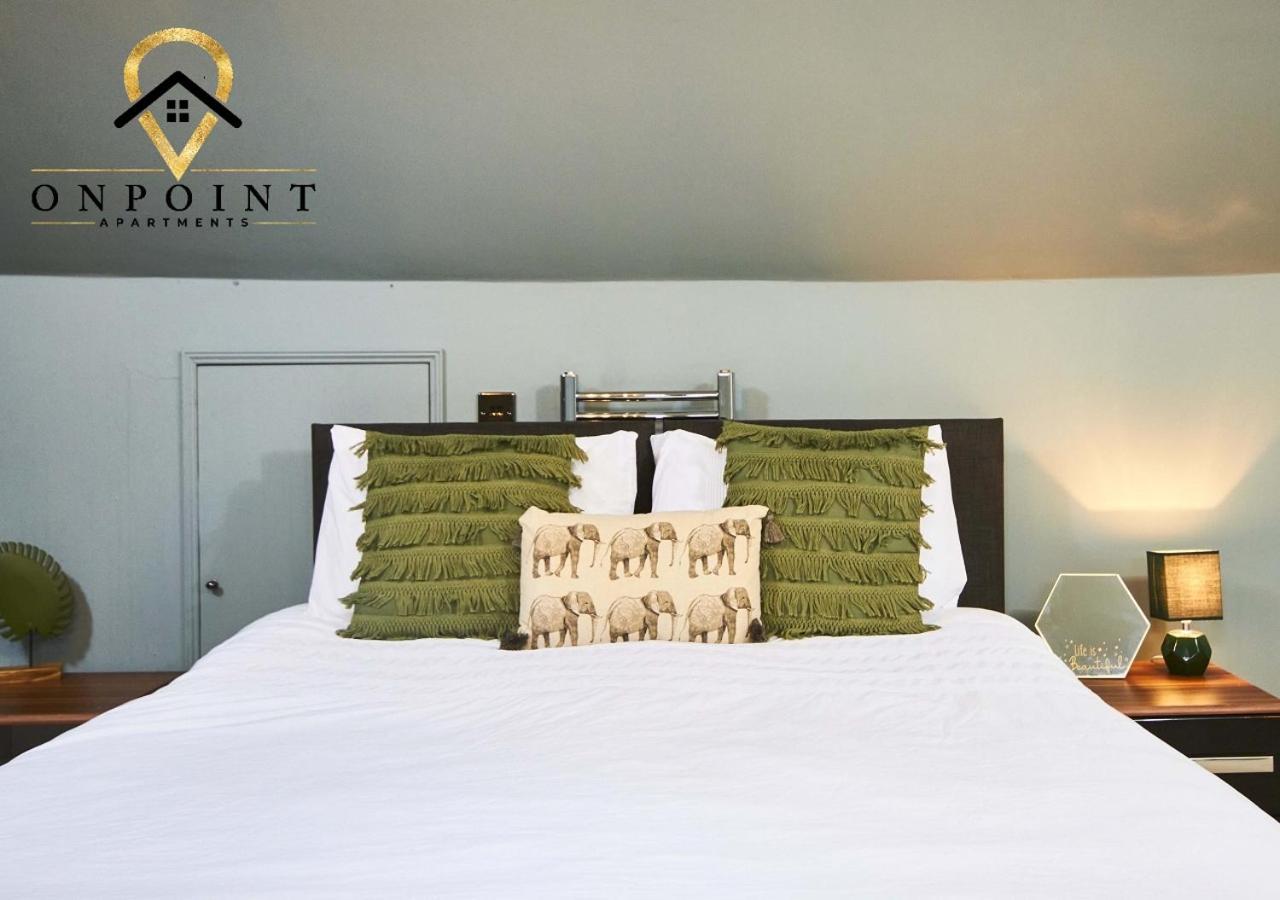Onpoint Apartments-large House Near Centre With Bar! Holiday home