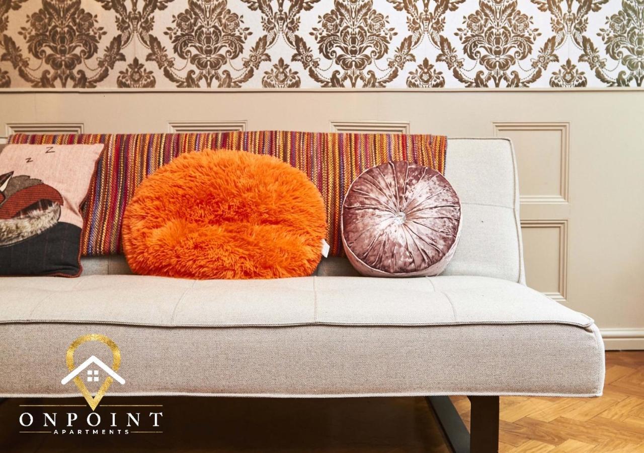 Onpoint Apartments-large House Near Centre With Bar!