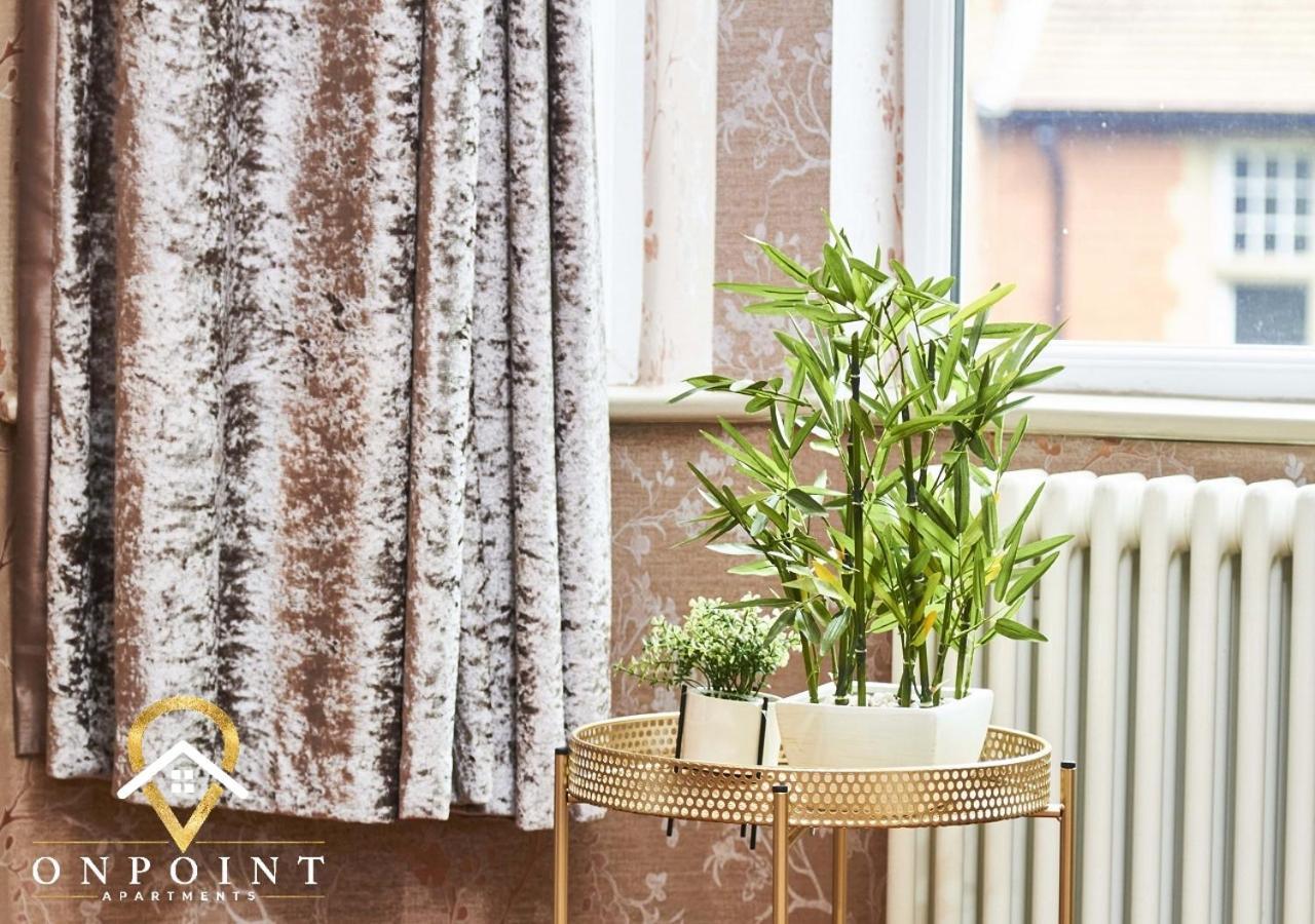 Onpoint Apartments-large House Near Centre With Bar! Holiday home *