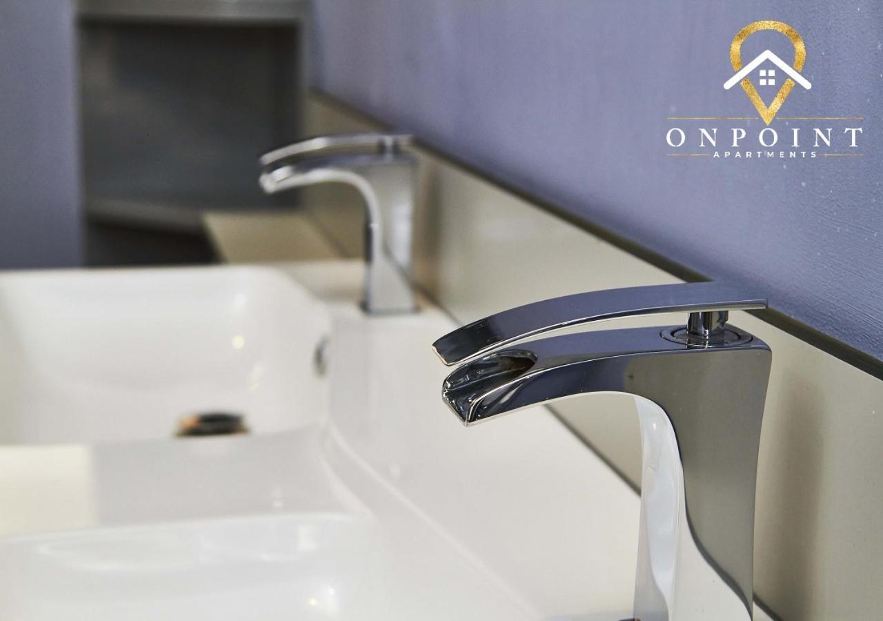 Onpoint Apartments-large House Near Centre With Bar! Holiday home *
