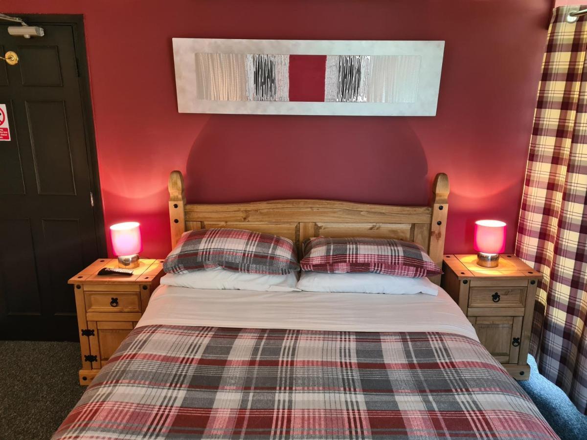 Tudor 3*