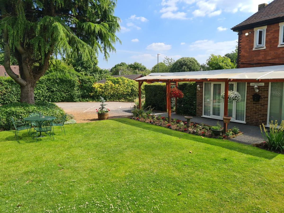 Tudor Guest house 3*